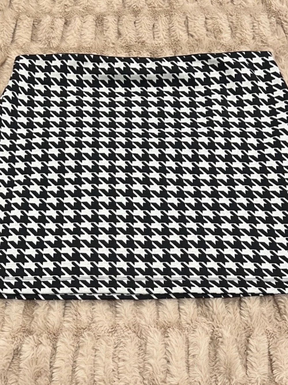 Express size Large Black & White Houndstooth Mini Skirt